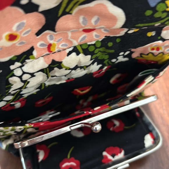 Vera Bradley - Poppy Fields Wallet - Picture 7 of 7